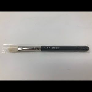 New MAC Cosmetics 217SH Short Handle Blendin Brush